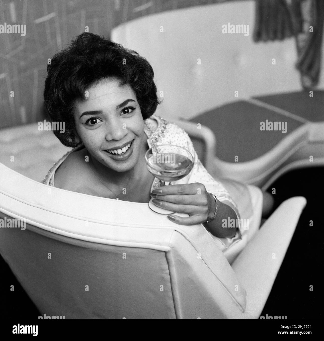 Shirley bassey 1960s hires stock photography and images Alamy