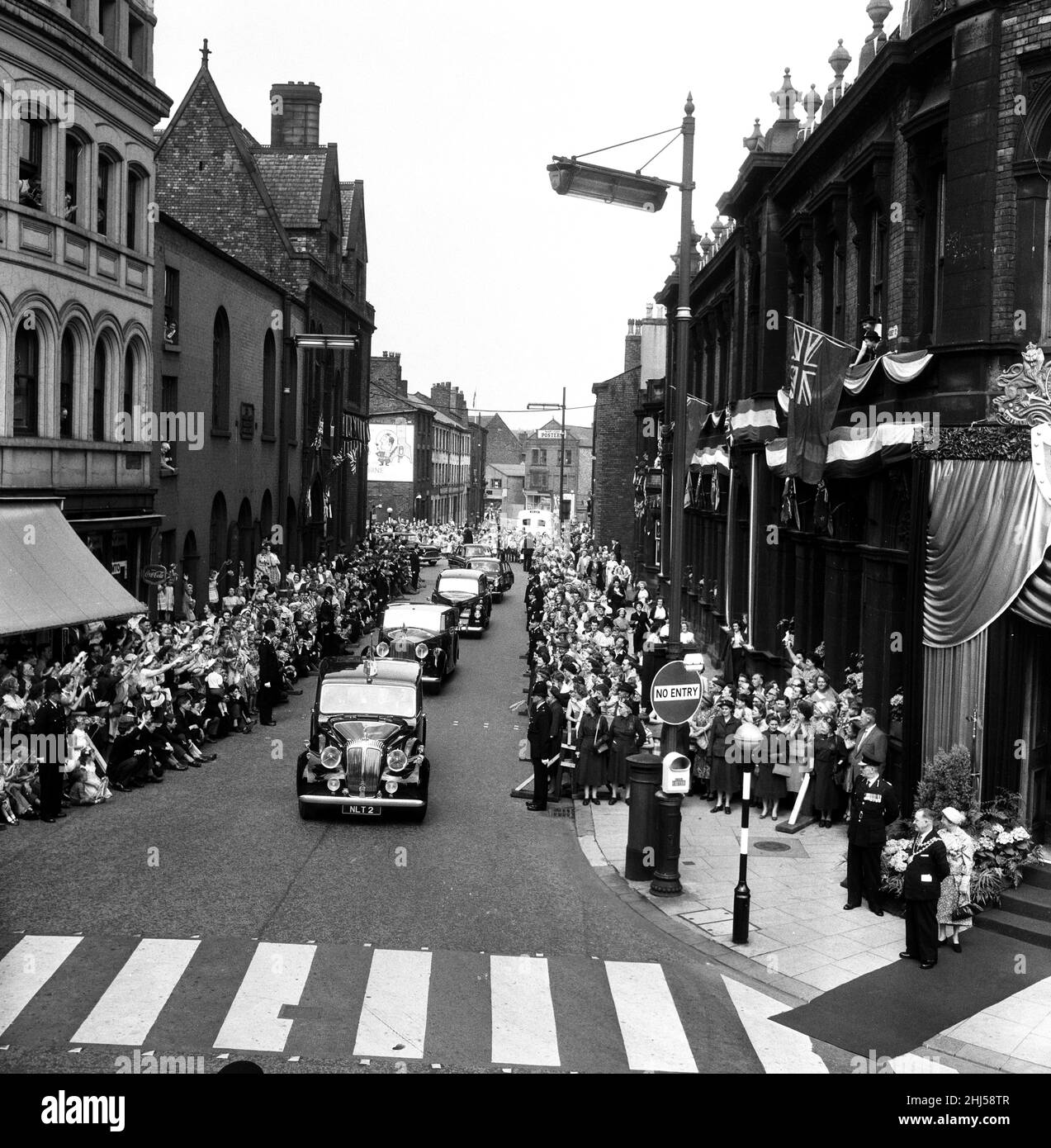 queen visits wigan