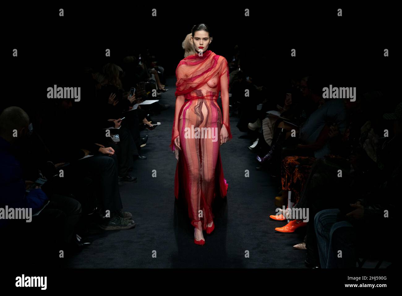 Paris, France. 26th Jan, 2022. JEAN PAUL GAULTIER Haute Couture SS22 Runway during Haute Couture Spring Summer 2022 - January 2022 - Paris, France 26/01/2022 Credit: dpa/Alamy Live News Stock Photo
