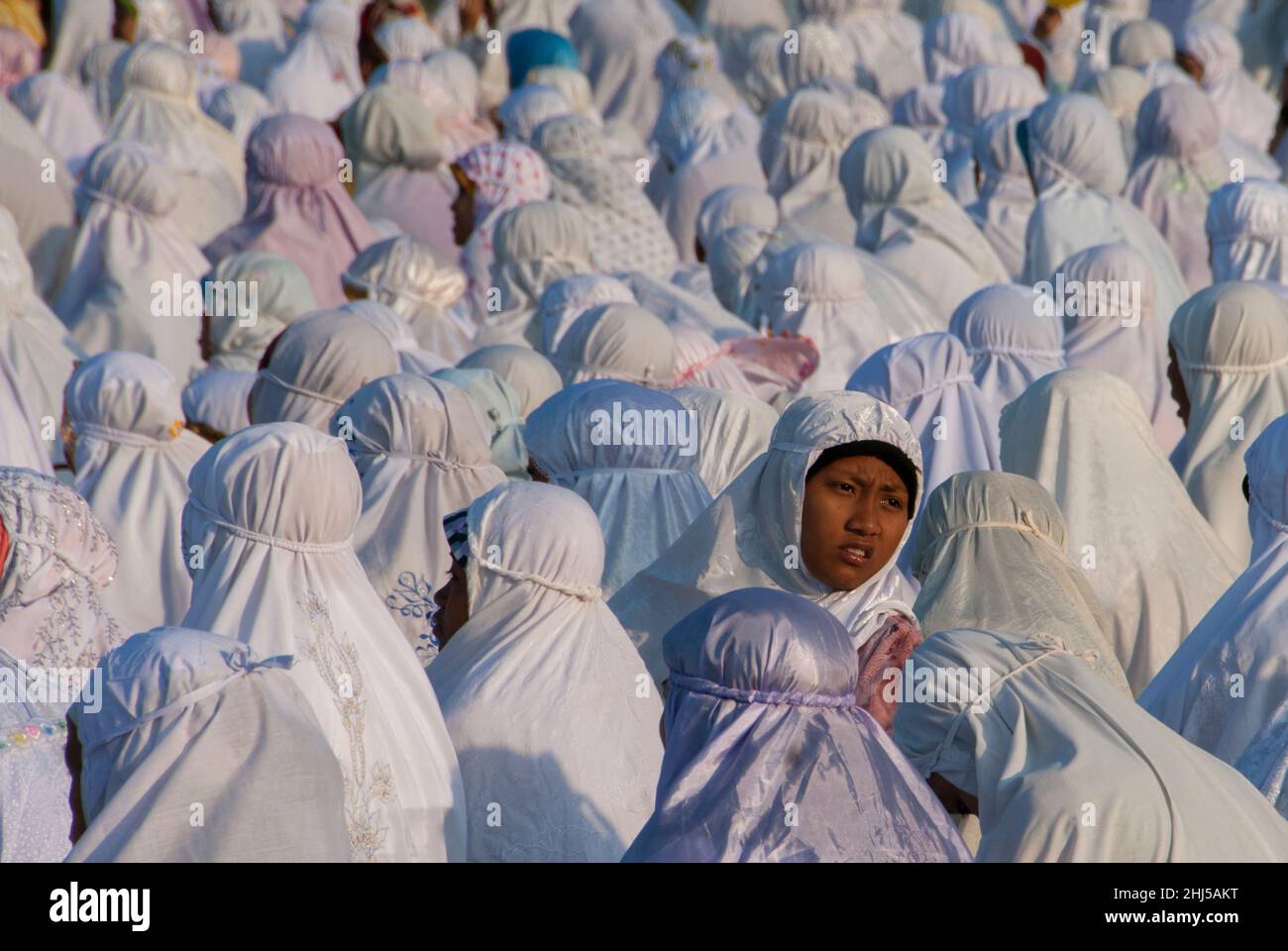 Women wearing hijab muslim dress, Idul Fitri ceremony, Denpasar, Bali, Indonesia Stock Photo