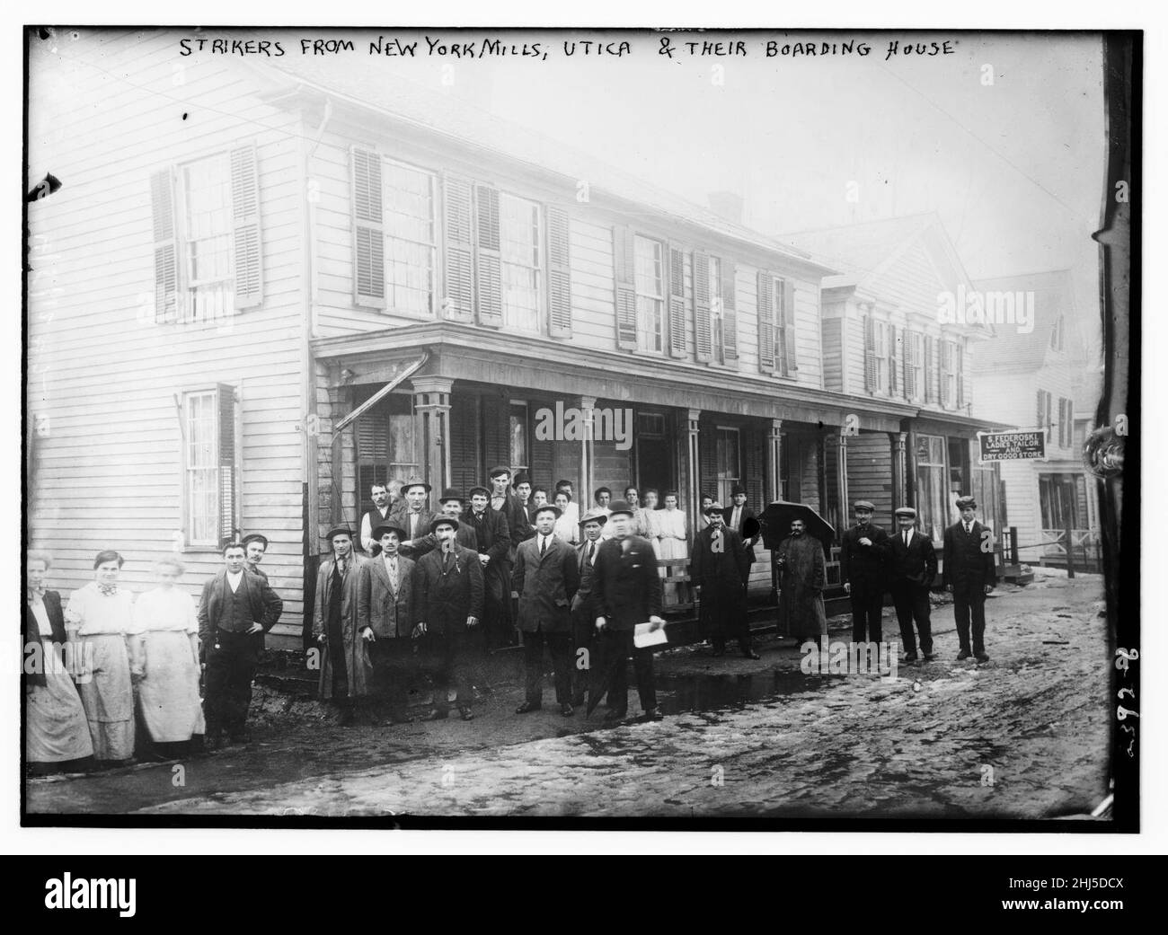 Strikers from New York Mills, Utica & their boarding house Stock Photo Alamy