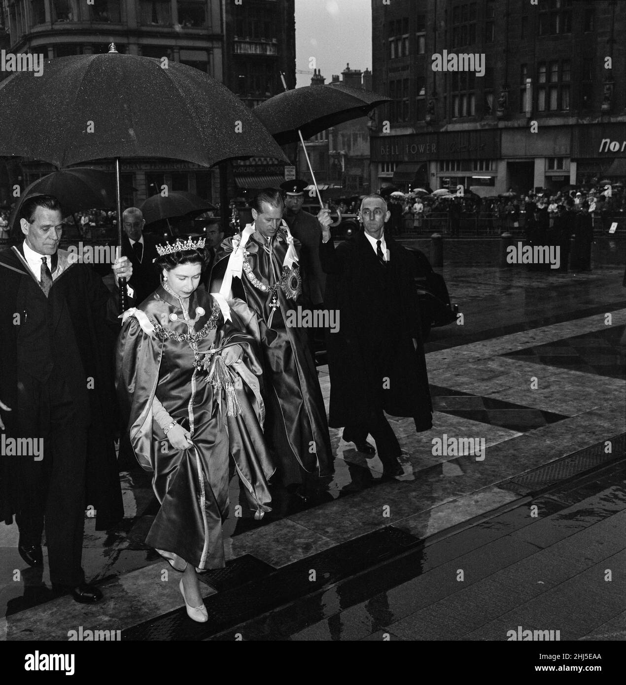 Members of the Royal Family attend a dedication of the Chapel of the Most Excellent Order of the British Empire, the largest order of chivalry, in the crypt of St Paul's Cathedral. Queen Elizabeth II and Prince Philip, Duke of Edinburgh. 20th May 1960. Stock Photo