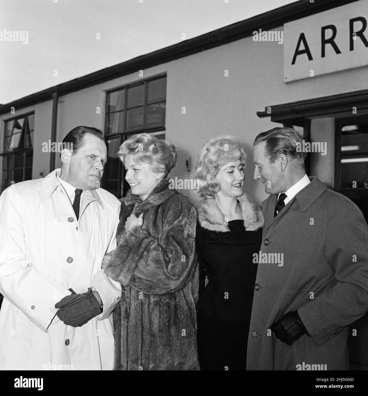 The British delegation to the Punta del Este International Film Festival at which the official British entry is 'Conspiracy of Hearts', left London Airport for Uruguay. L-R Albert Lieven, Mary Peach, Liz Fraser and Leslie Phillips.  19th January 1961. Stock Photo