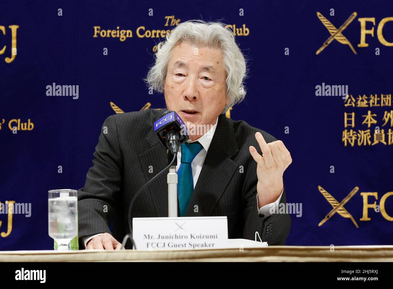 Tokyo Japan 27th Jan 22 Former Primer Minister Of Japan Junichiro Koizumi Speaks During A News Conference At The Foreign Correspondents Club Of Japan Japanese Politicians Koizumi And Naoto Kan Alongside Yui