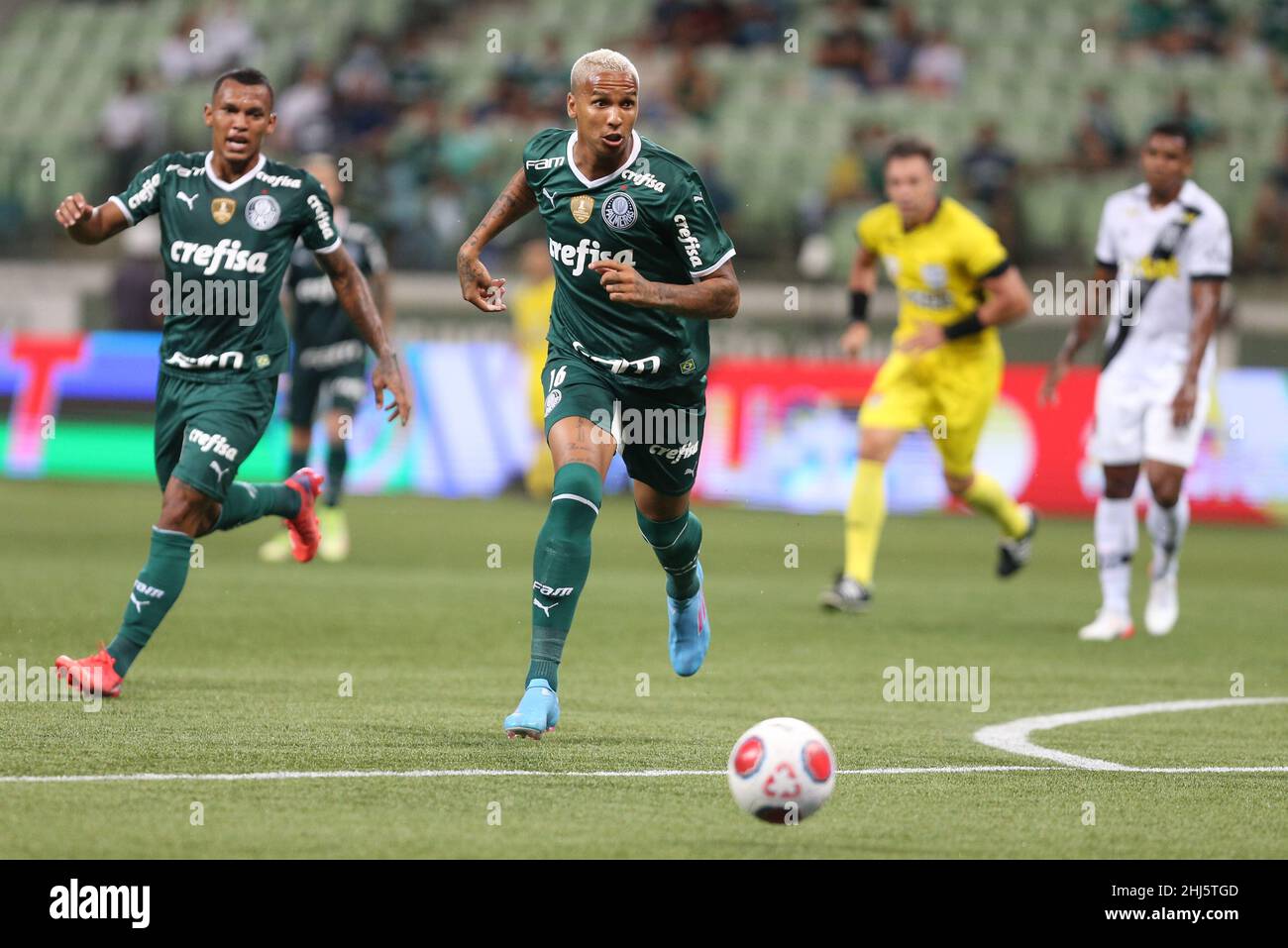 SP - Sao Paulo - 01/26/2022 - PAULISTA 2022, PALMEIRAS X PONTE PRETA - Rony  Palmeiras player regrets lost chance during a match against Ponte Preta at  the Arena Allianz Parque stadium