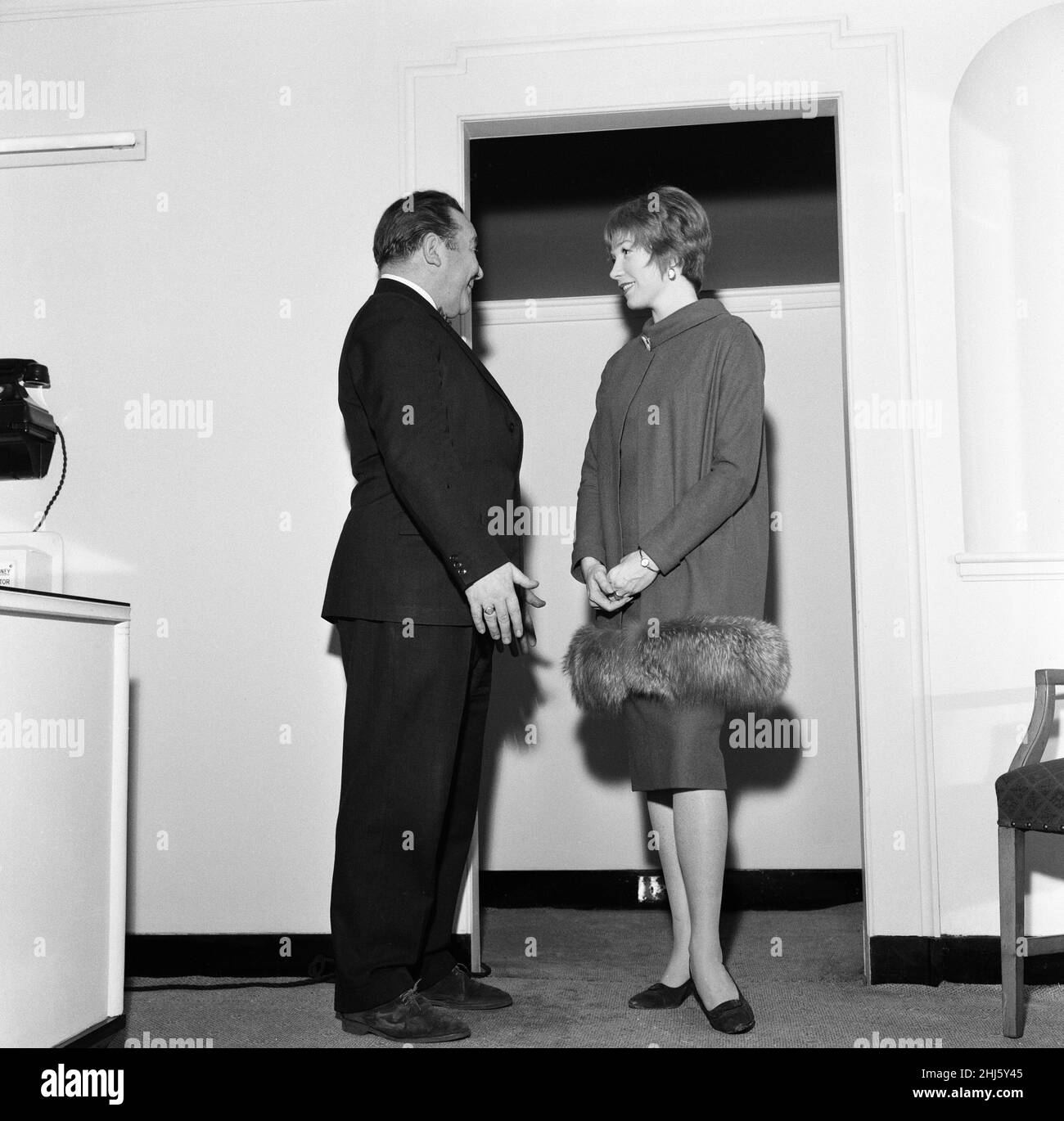 Actress Shirley MacLaine with Jack Bentley. 5th December 1961 Stock