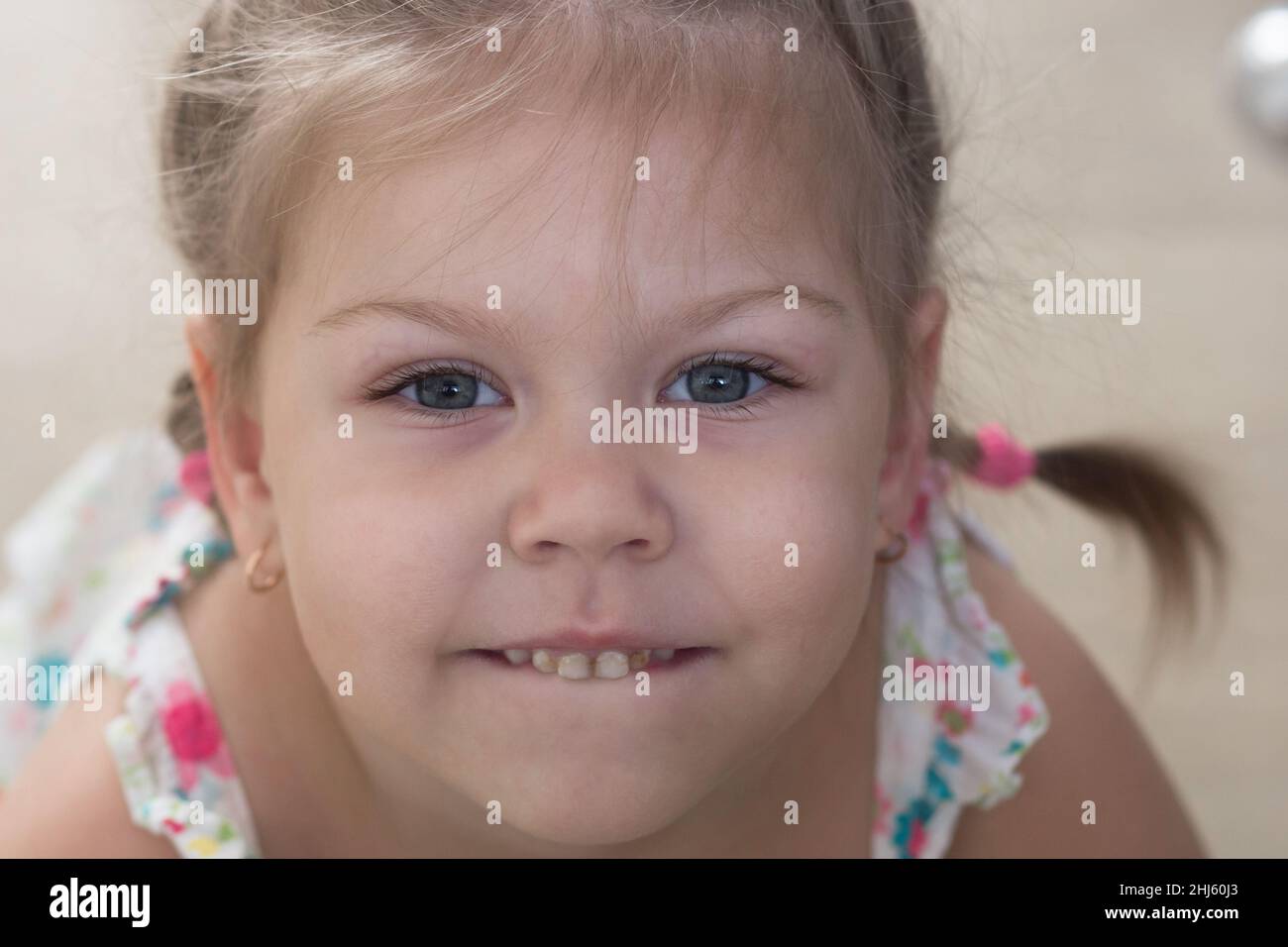 Portrait of little girl looking at camera indoor Stock Photo - Alamy