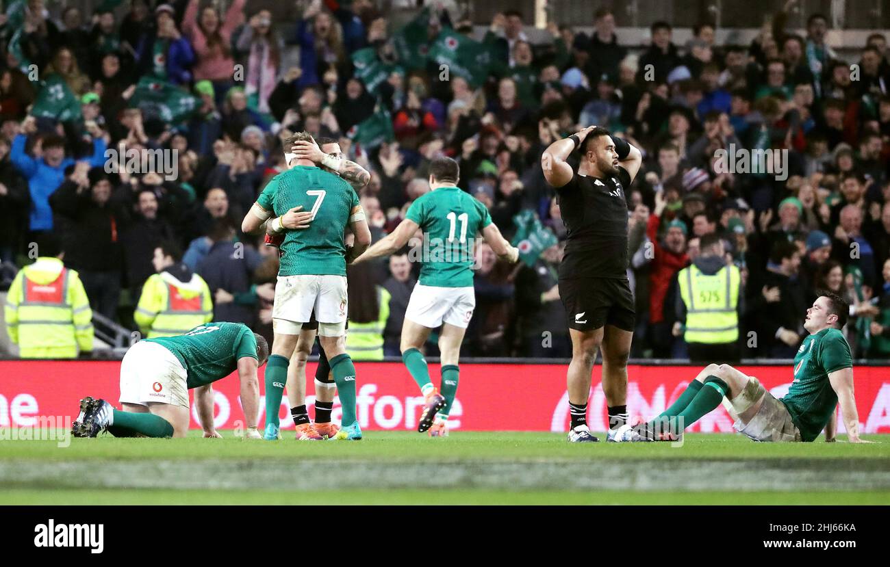 File photo dated 17-11-2018 of Ireland celebrate their win against New Zealand. Andy Farrell wants in-form Ireland to “push new boundaries” during their quest for Guinness Six Nations glory. The Irish go into the championship bidding to build on the exciting brand of attacking rugby which brought convincing autumn victories over Japan, New Zealand and Argentina. . Issue date: Thursday January 27, 2022. Stock Photo