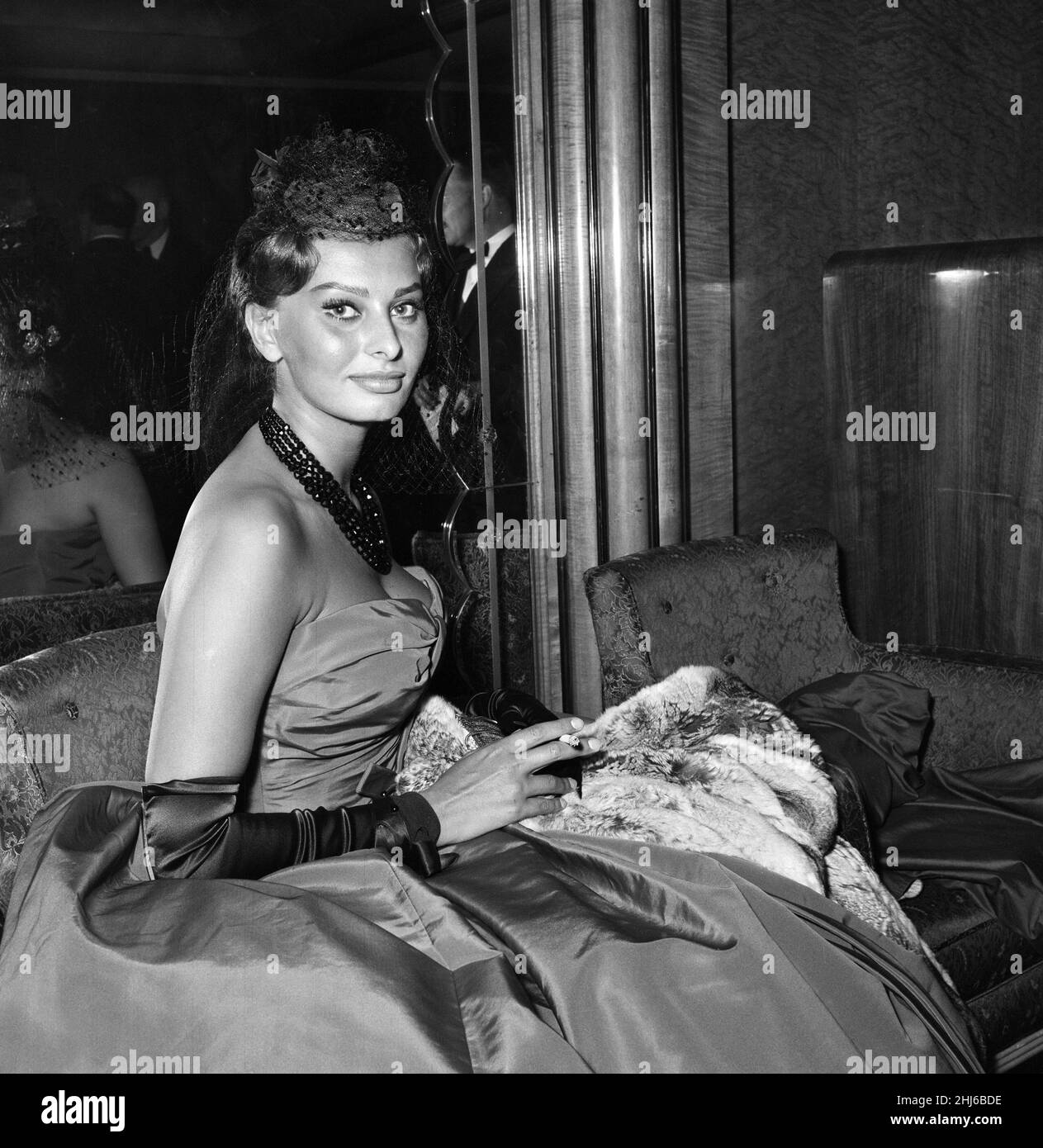 Variety Club charity premier of 'The Key', Odeon Leicester Square, London. The Key is a 1958 British war film set in 1941 during the Battle of the Atlantic. Pictured, Sophia Loren, one of the stars of the film. 29th May 1958. Stock Photo