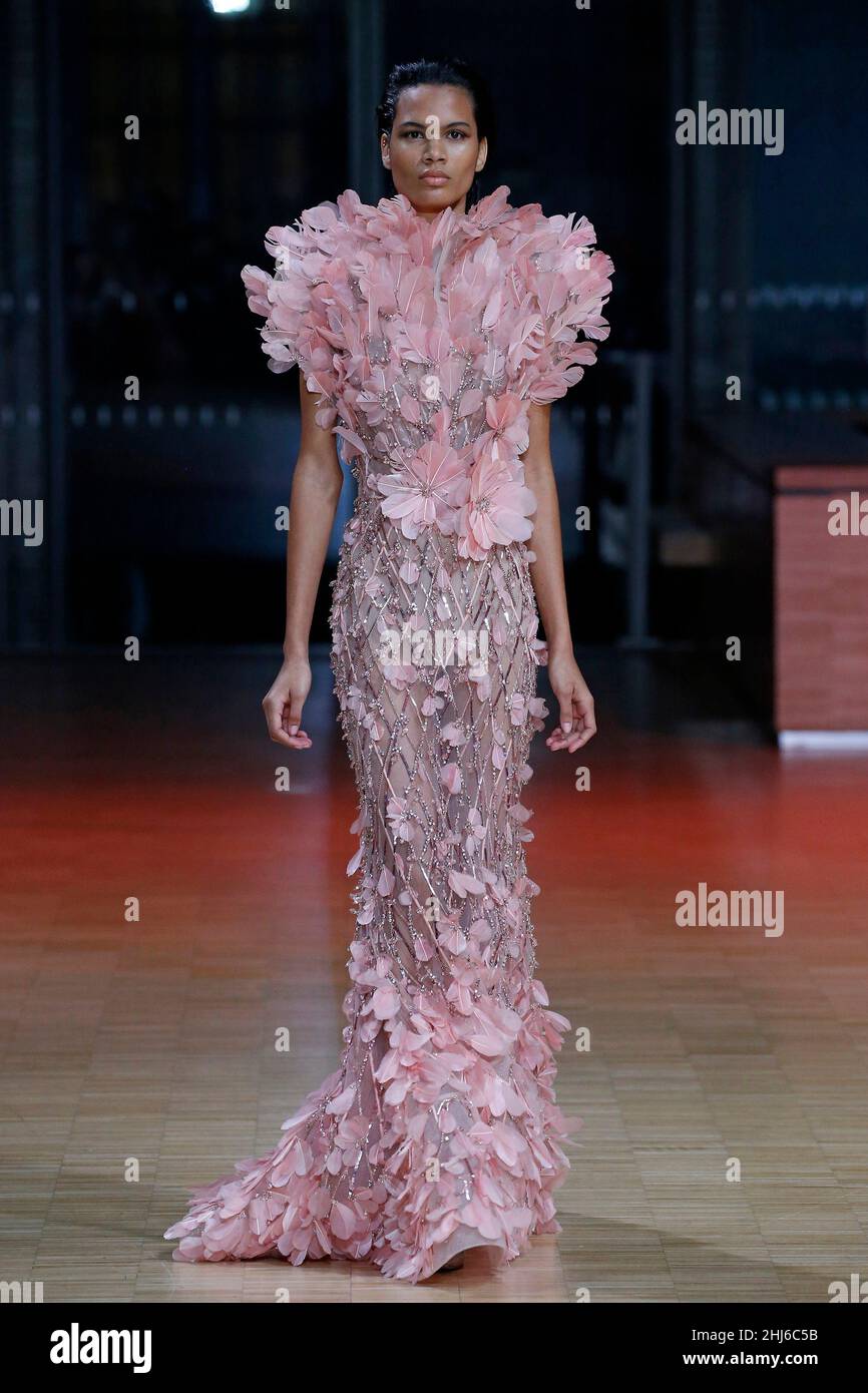 Elie Saab at Couture Fall 2021  Vestidos alta costura, Moda de