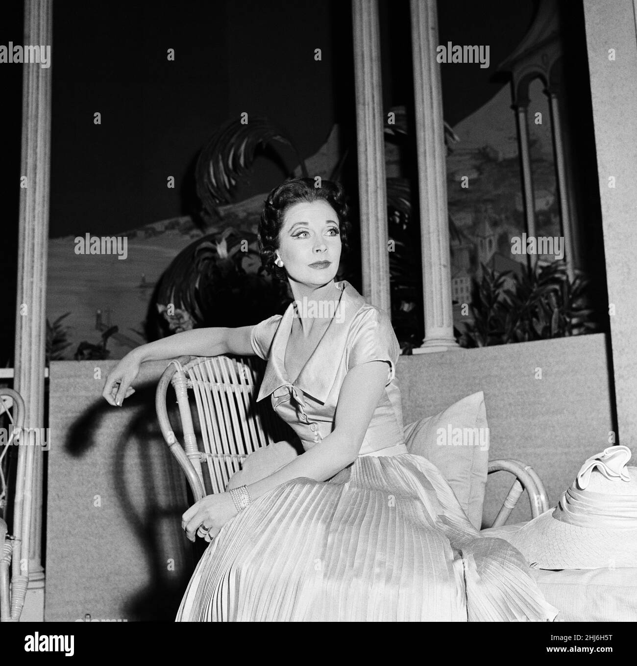 Vivien Leigh during rehearsals for the play 'South Sea Bubble', by Noel Coward. The Opera House, Manchester. 19th March 1956. Stock Photo