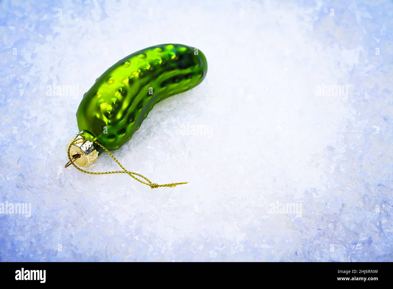 Saure Gurke als Weihnachtsbaumschmuck, Symbolfoto für Stress unterm