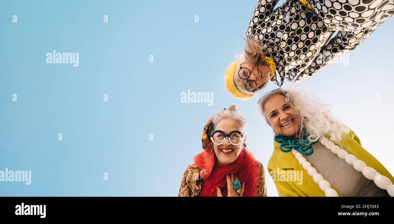 Group older women smiling hi-res stock photography and images - Alamy