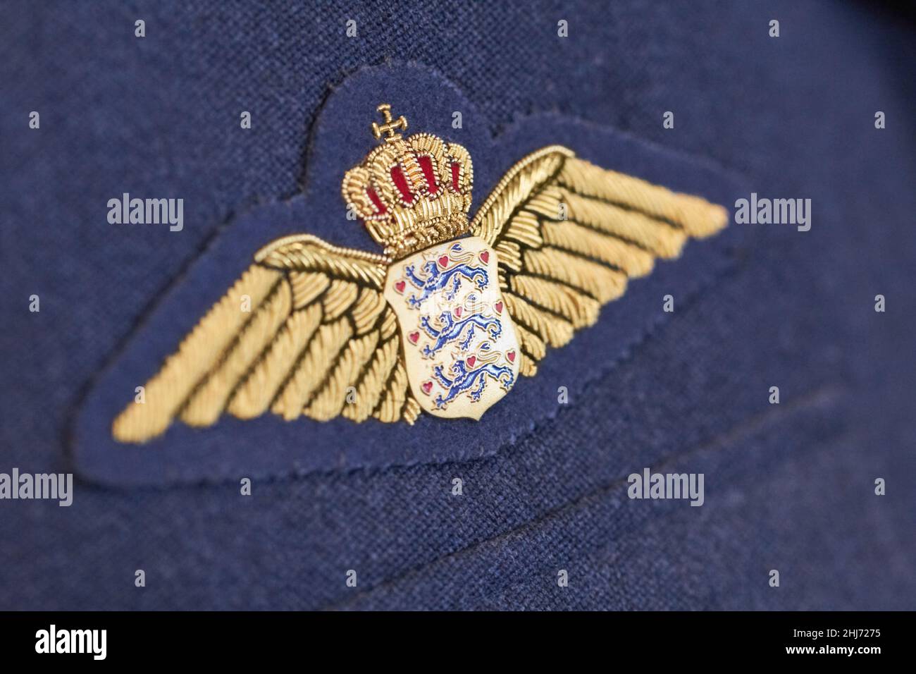 Pilot wings badge hi-res stock photography and images - Alamy