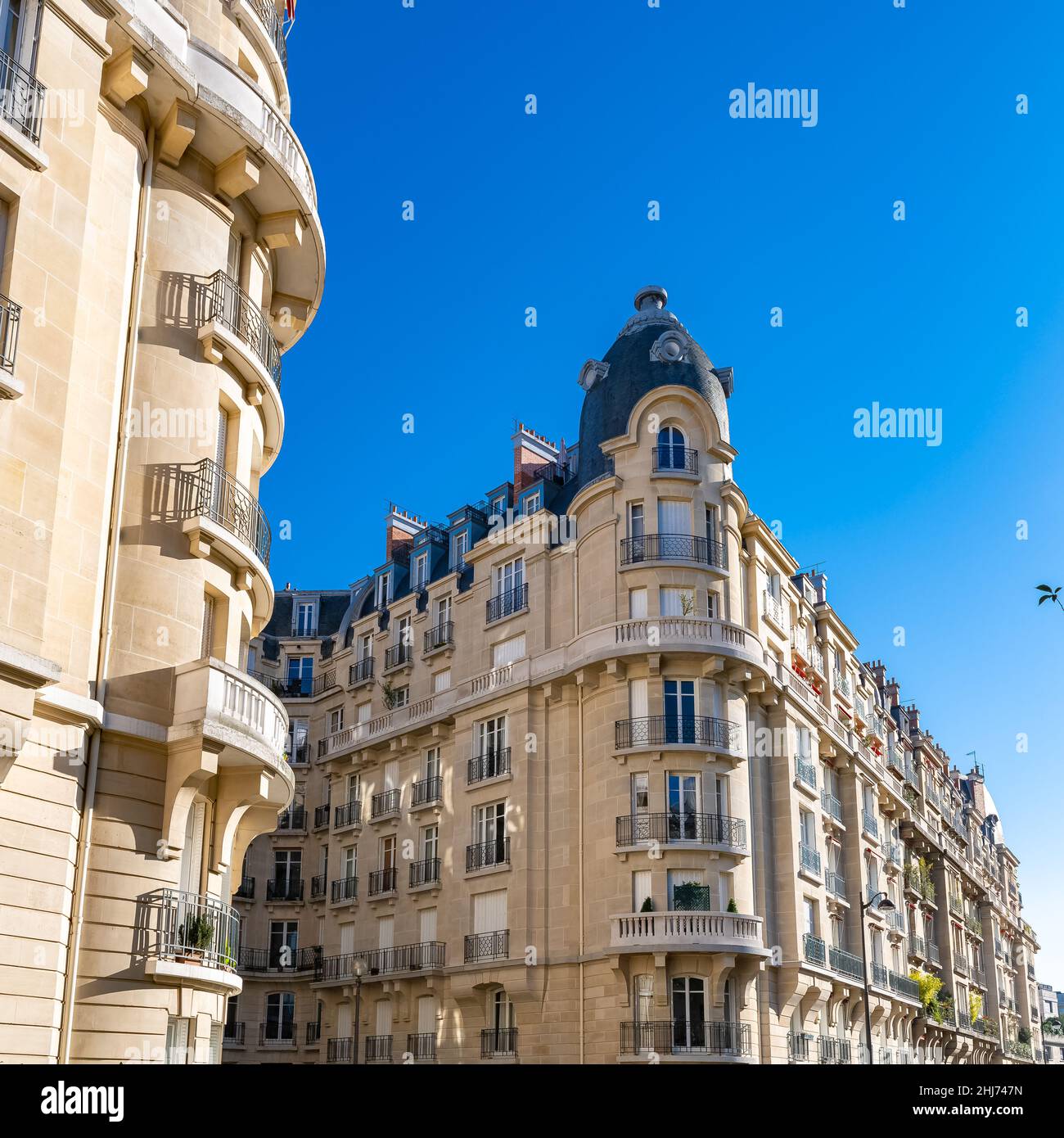 Paris, beautiful buildings in the 16th arrondissement Stock Photo Alamy