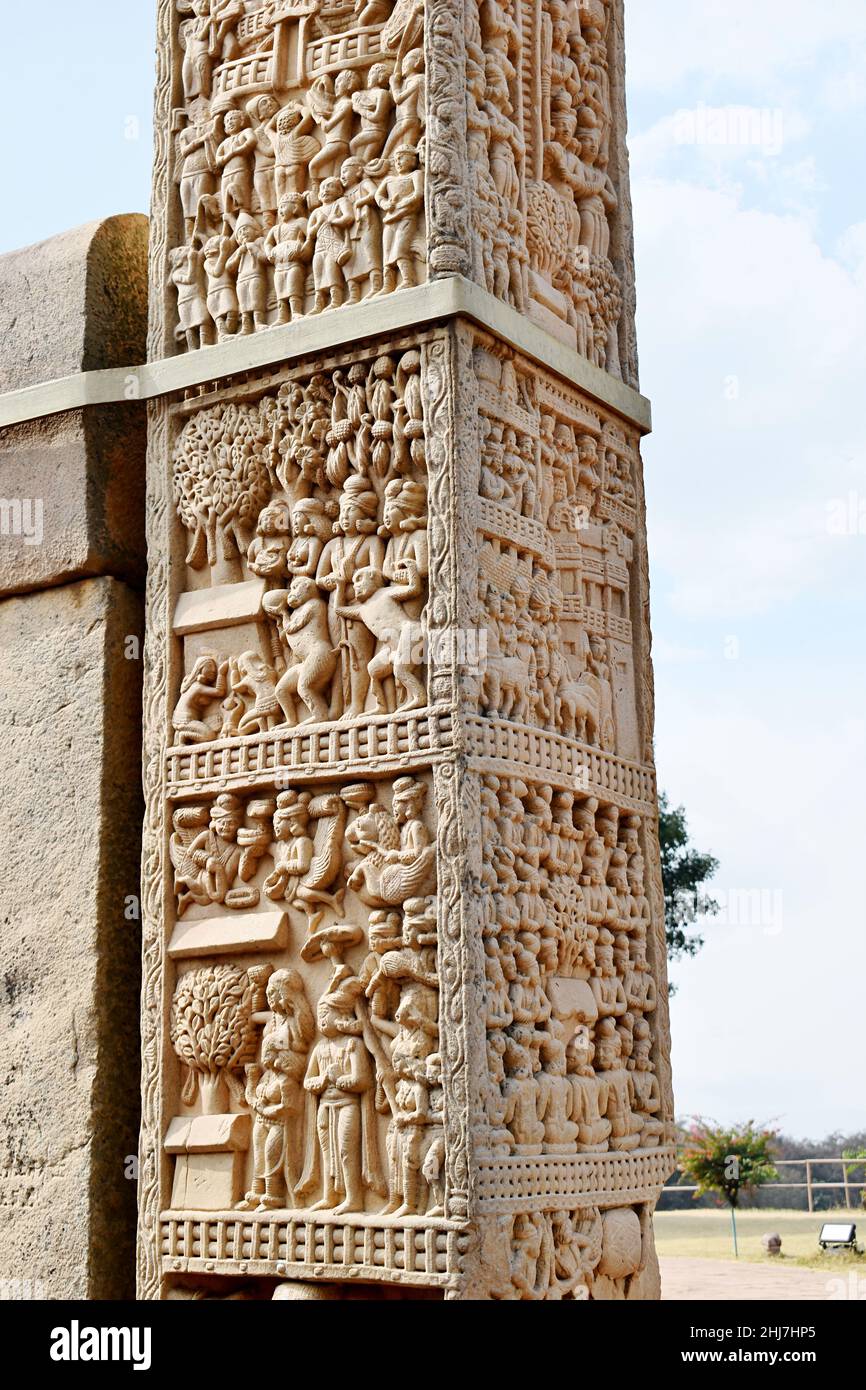Stupa No 1, North Gateway, Right Pillar, Inside Face Panel 3: Miracle of Kapilvastu.  Panel 2: Gift of the Monkey. The Great Stupa, World Heritage Sit Stock Photo