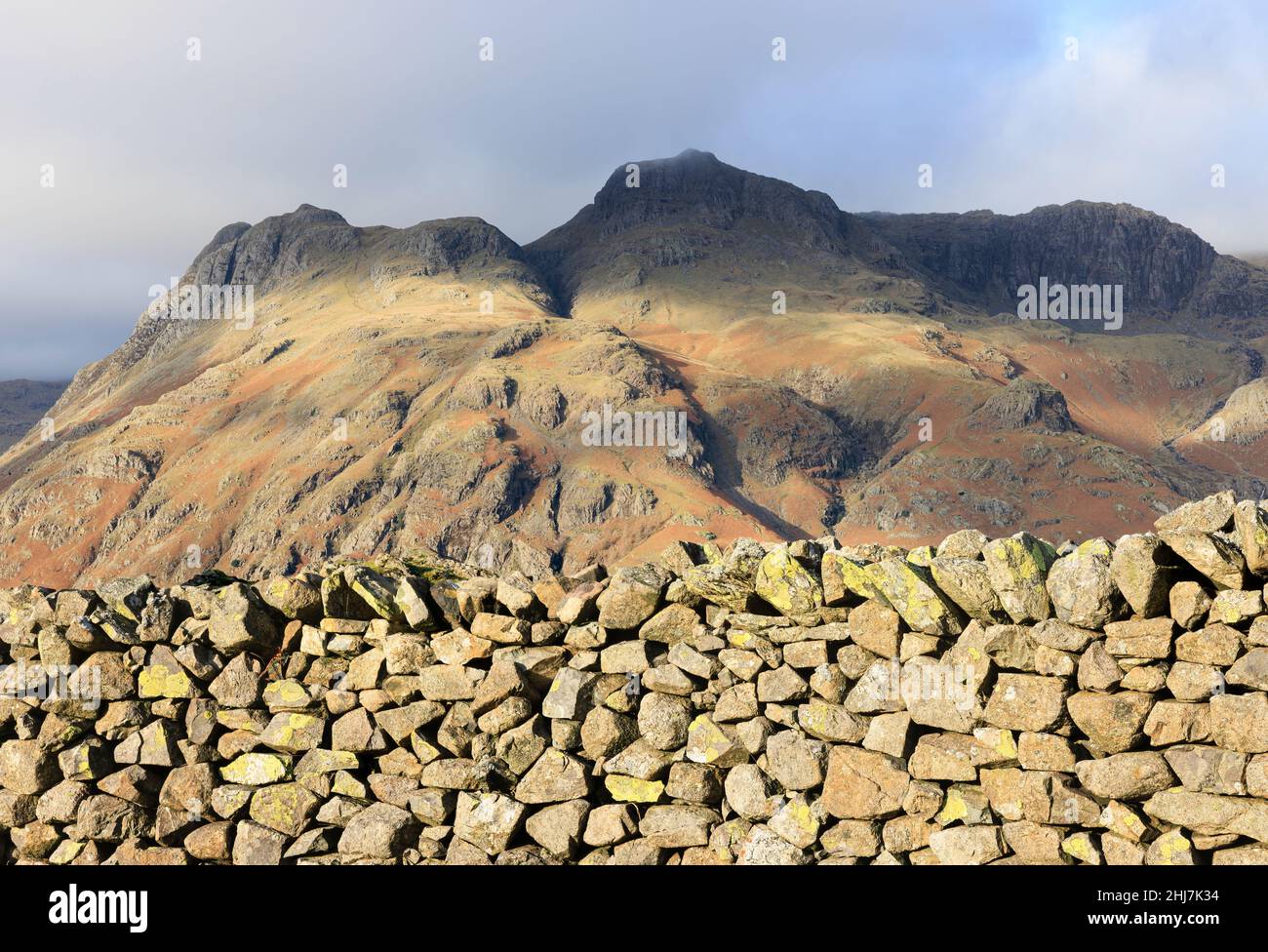 Views along the wall on Lingmoor, looking west towards the Langdale Fells Stock Photo