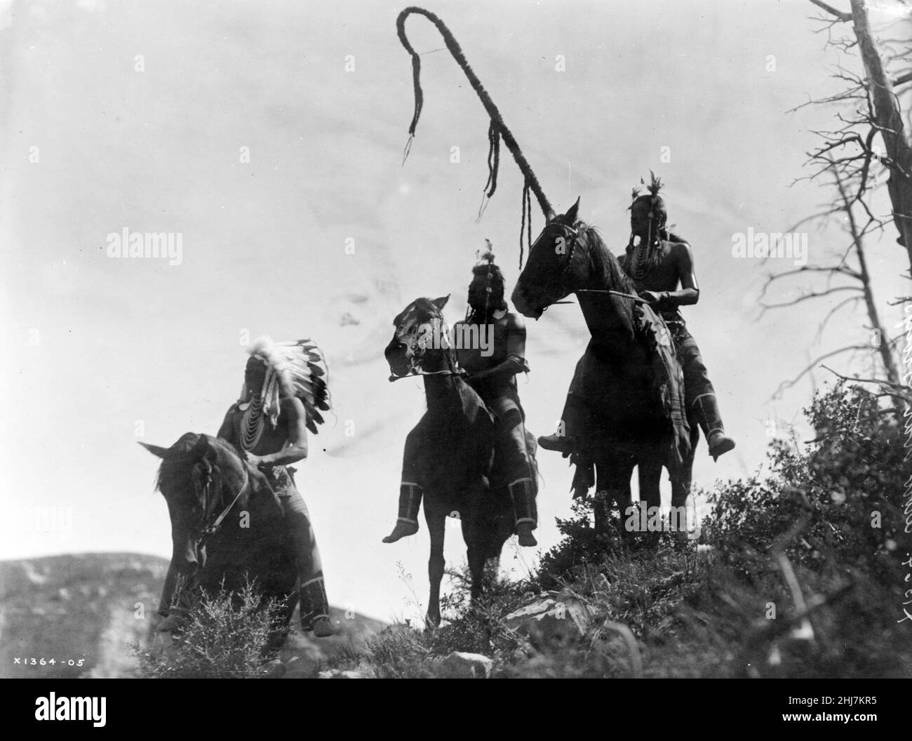 Apsaroke War Group - Antique and vintage photo - Native american / Indian / American Indian. Curtis, Edward S., 1868-1952, photographer. C 1905. Stock Photo