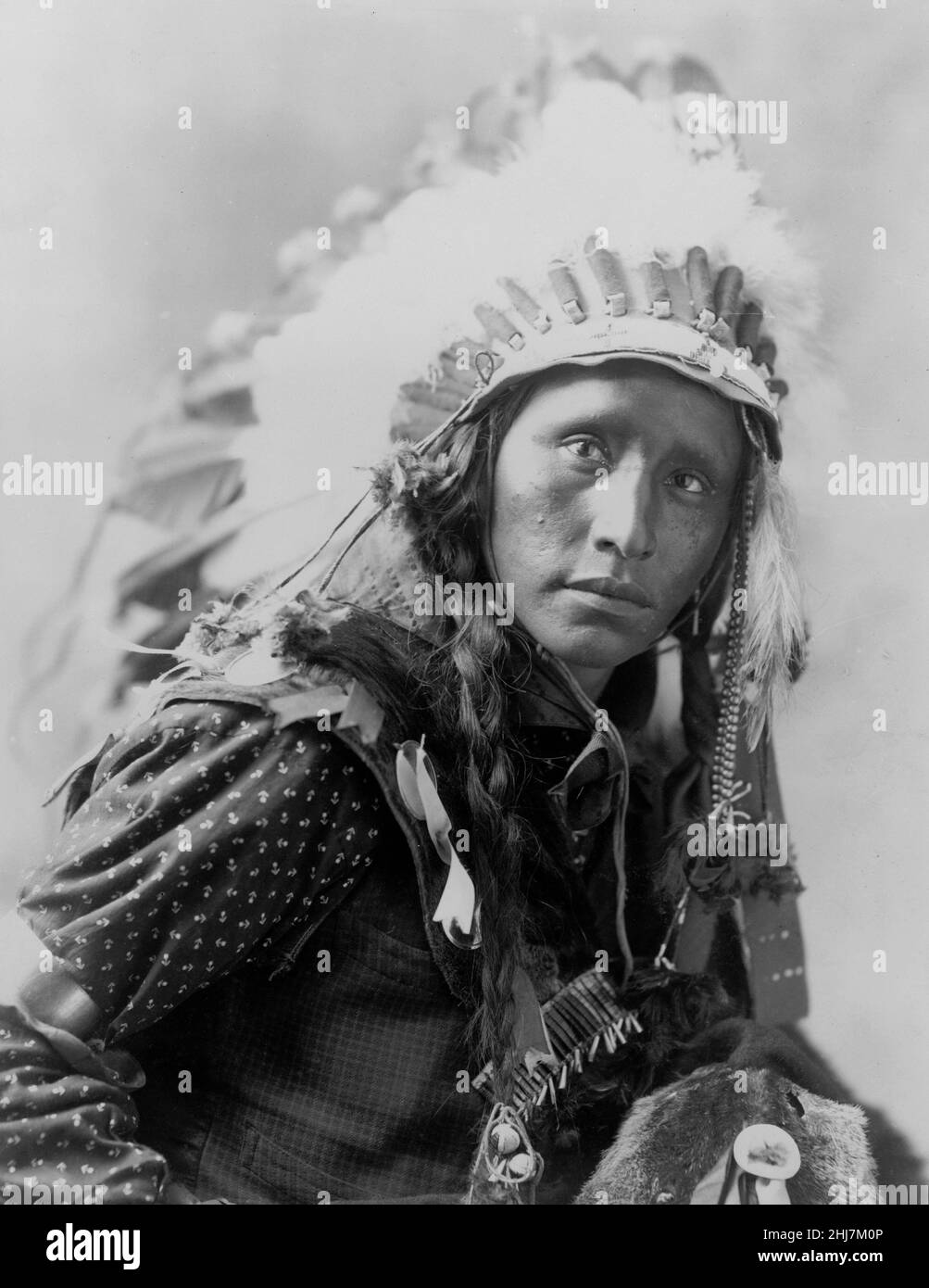 War bonnet Black and White Stock Photos & Images - Alamy
