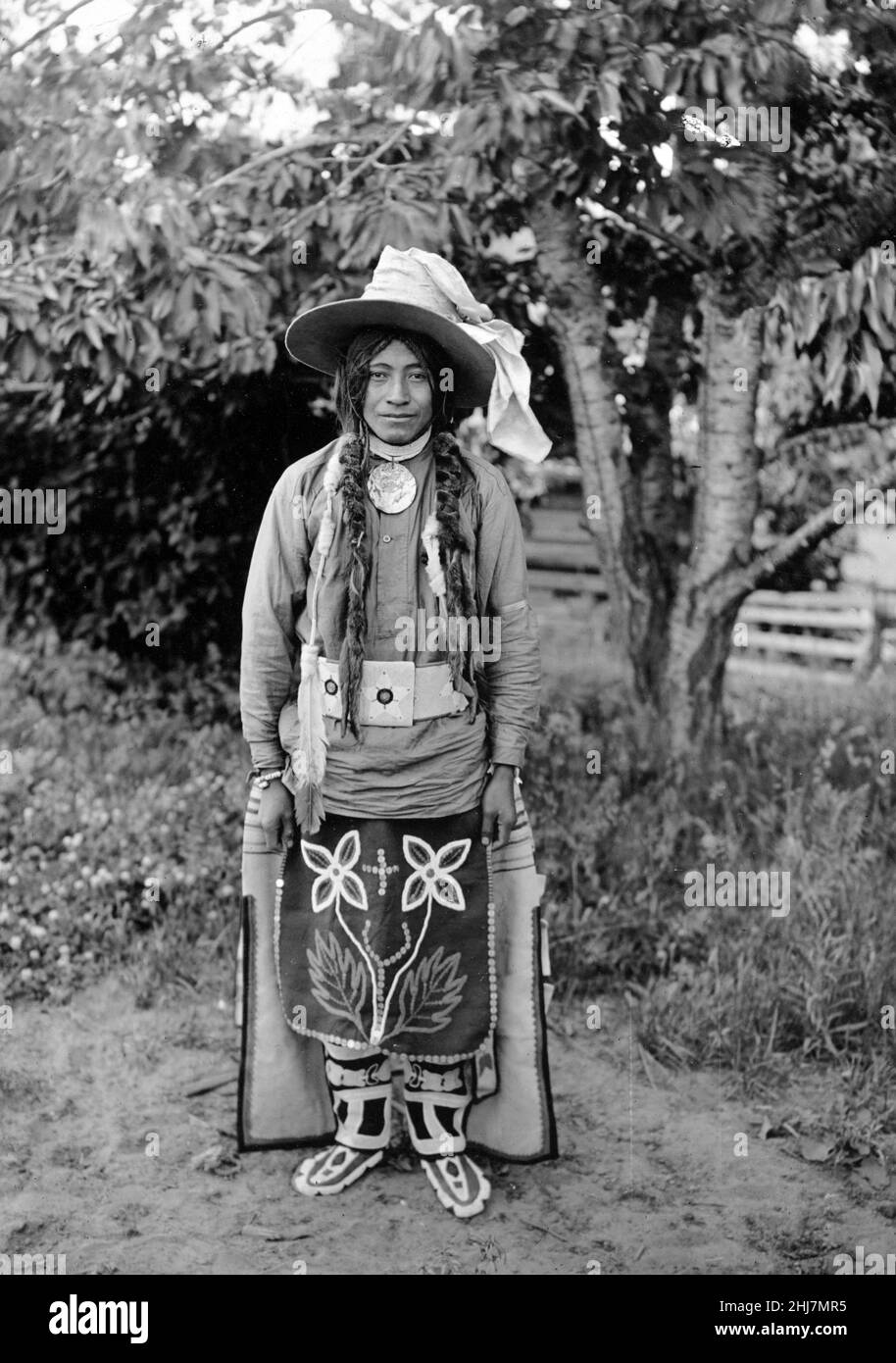 Antique and vintage photo - Native american / Indian / American Indian man from the Plateau region. 1910. Stock Photo