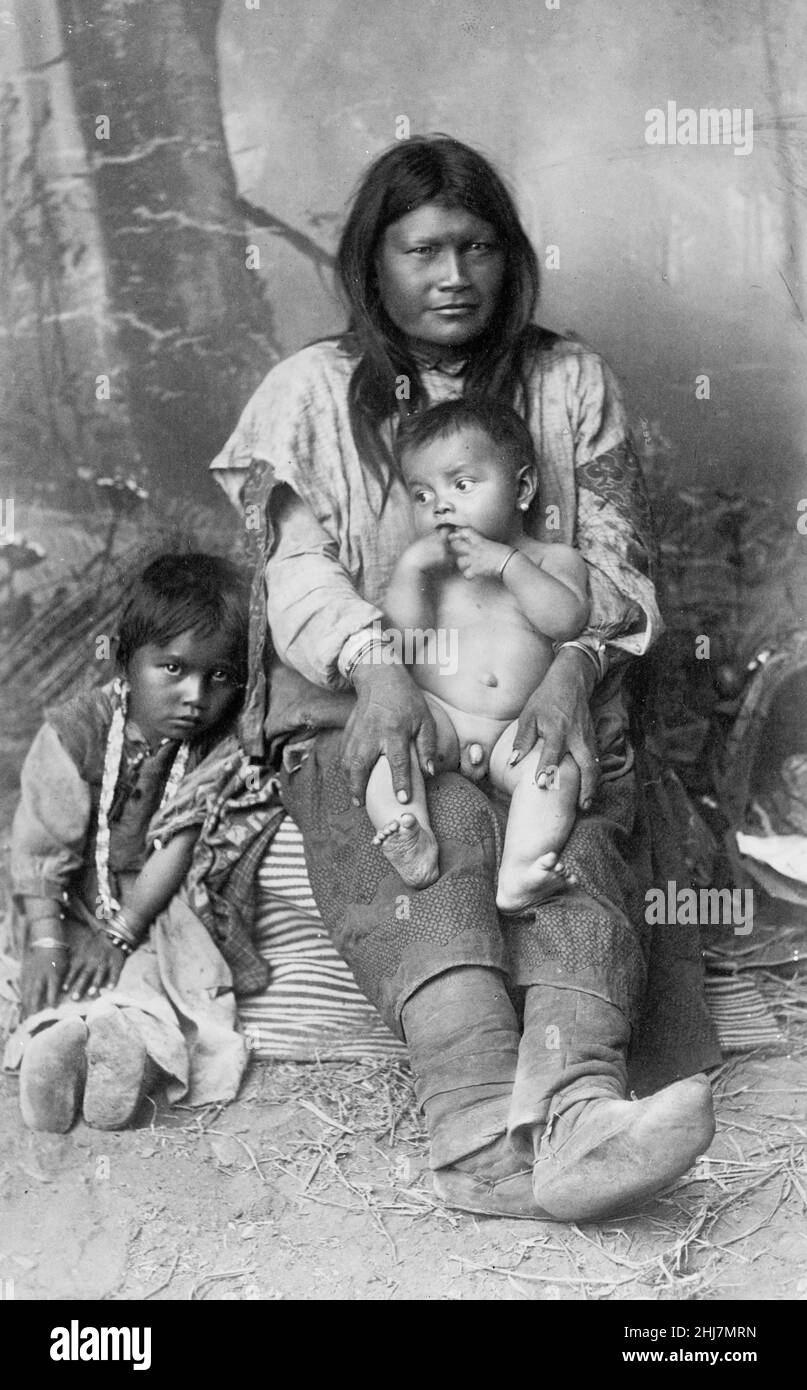 Antique and vintage photo - Native american / Indian / American Indian family. Harris & Ewing, photographer, 1916. Mother with two children. Stock Photo