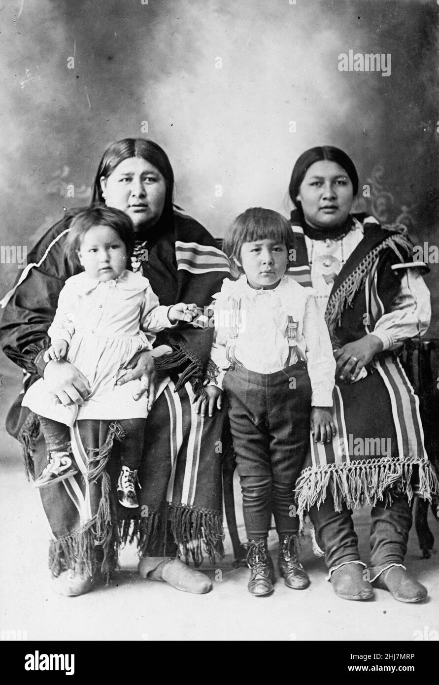 Antique and vintage photo - Native american / Indian / American Indians. Photo by Harris & Ewing 1916. Stock Photo