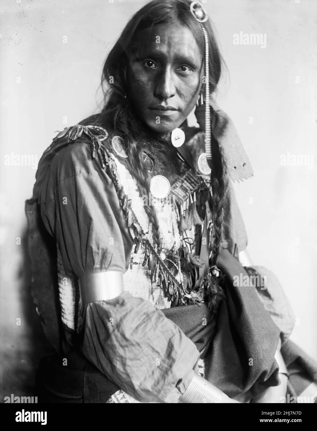 White War Bonnet - Antique and vintage photo - Native american / Indian / American Indian, Käsebier, Gertrude, 1852-1934, photographer. 1900. Stock Photo