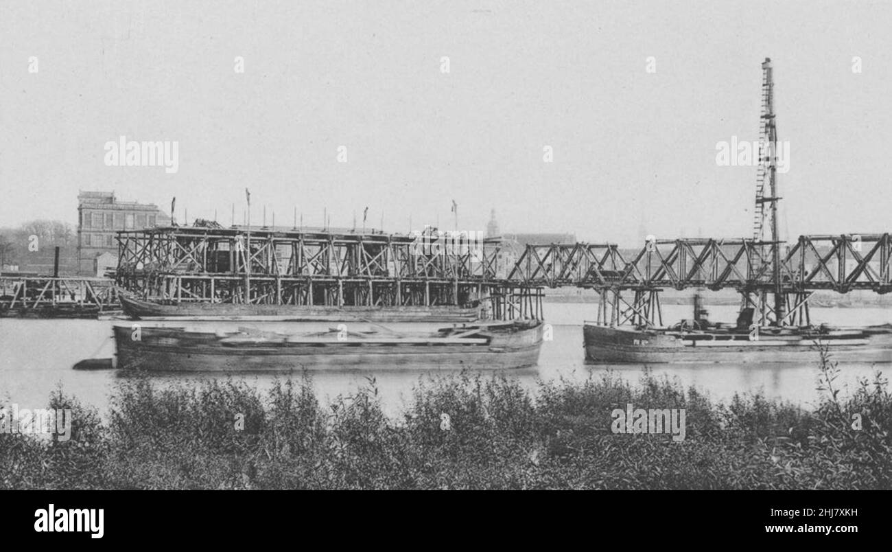 Tafel 1 – Senkkasten des Strompfeilers, im Gerüst hängend. Transportbrücke. October 1896. Stock Photo
