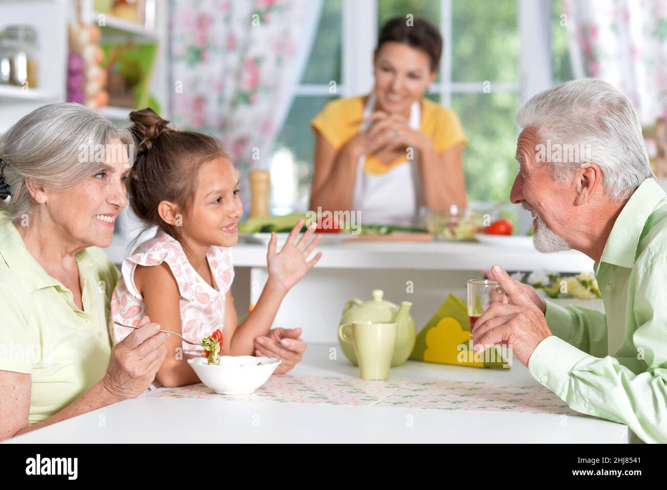Portrait of family having breakfast together at home Stock Photo - Alamy