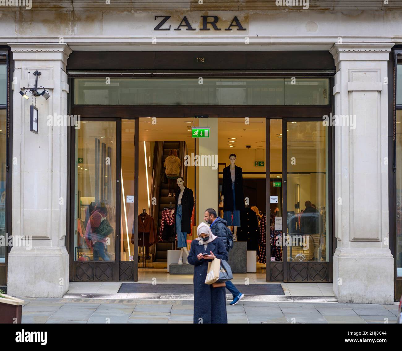 Zara regent street london hi-res stock photography and images - Alamy