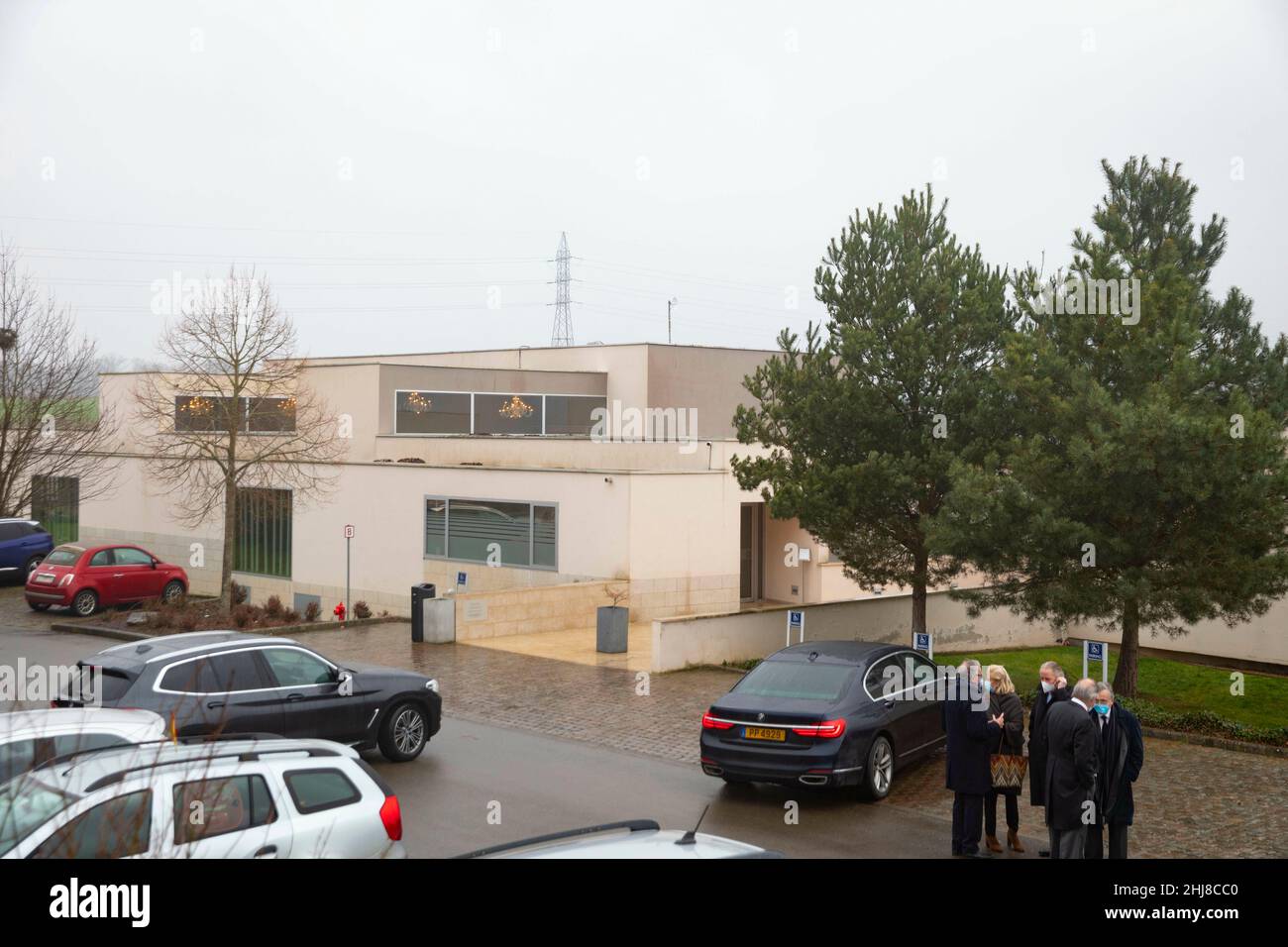 Court Saint Etienne, Belgien. 27th Jan, 2022. Quests leave at Crematorium Champ de Court after the cremation of Jacques Pol Pascal Marie Ghislain Boel (31-03-1929-21-01-2022) in Court-Saint-Etienne, on January 27, 2022, he was the legal father of Delphine Boel for 50 years, now Delphine Michele Anne Marie Ghislaine of Saxen-Coburg, Princess of Belgium, daughter of King Albert II of Belgium and baroness Sybille de Selys Longchamps Credit: Albert Nieboer/Netherlands OUT/Point de Vue OUT/dpa/Alamy Live News Stock Photo