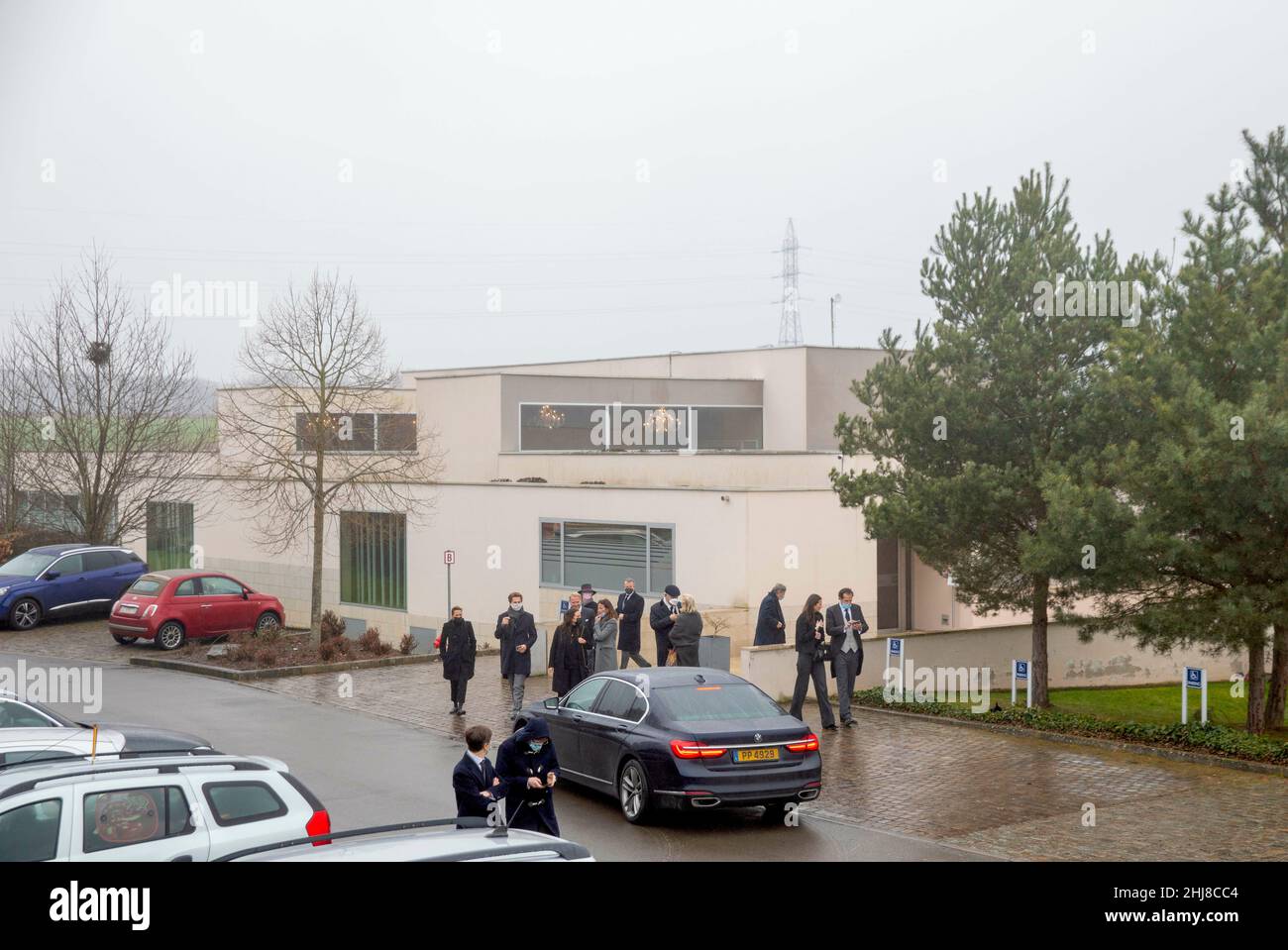 Court Saint Etienne, Belgien. 27th Jan, 2022. Quests leave at Crematorium Champ de Court after the cremation of Jacques Pol Pascal Marie Ghislain Boel (31-03-1929-21-01-2022) in Court-Saint-Etienne, on January 27, 2022, he was the legal father of Delphine Boel for 50 years, now Delphine Michele Anne Marie Ghislaine of Saxen-Coburg, Princess of Belgium, daughter of King Albert II of Belgium and baroness Sybille de Selys Longchamps Credit: Albert Nieboer/Netherlands OUT/Point de Vue OUT/dpa/Alamy Live News Stock Photo