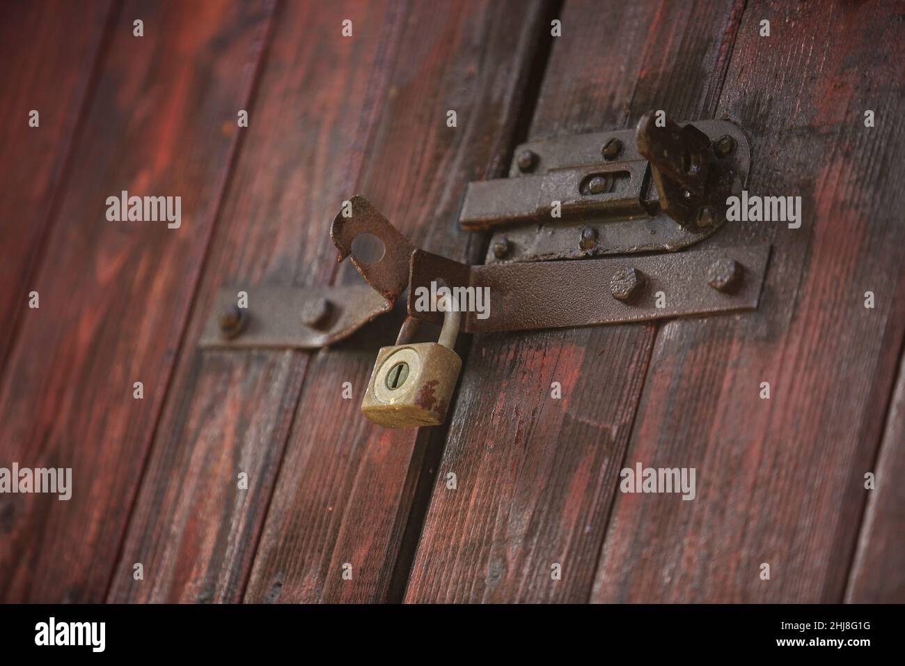old rusty lock is closed on the door Stock Photo - Alamy