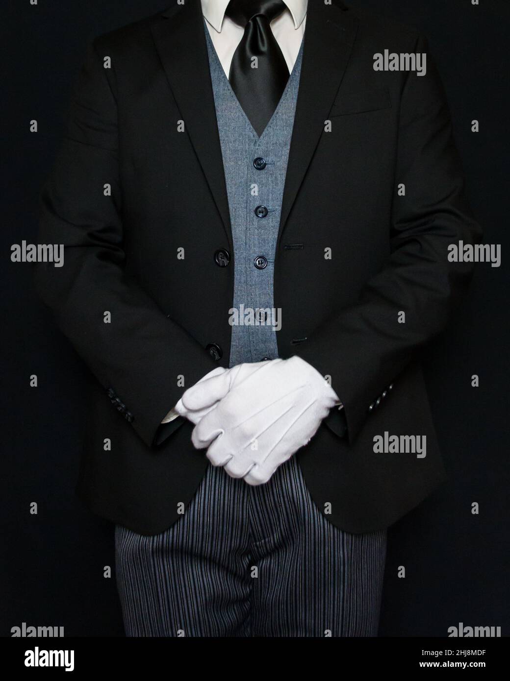 Butler downton abbey hi-res stock photography and images - Alamy