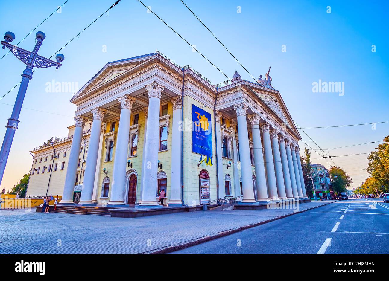 ZAPORIZHZHIA, UKRAINE - AUGUST 25, 2021: THe view on Vladimir Magar Dramatic Theater on Theater Square, on August 25 in Zaporizhzhia Stock Photo