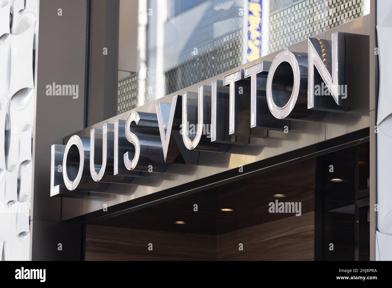 Tokyo japan louis vuitton store hi-res stock photography and