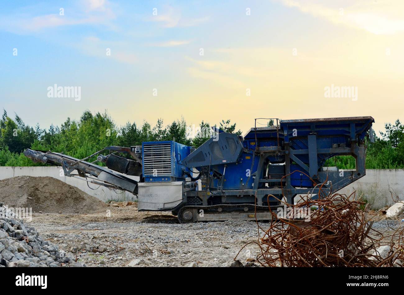 Jaw crusher for Stone crushing on landfill. Recycling concrete and