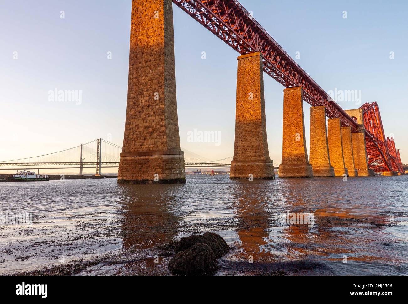 Forth Rail Bridge connecting Edinburgh to the north of Scotland, South Queensferry, Scotland, UK Stock Photo