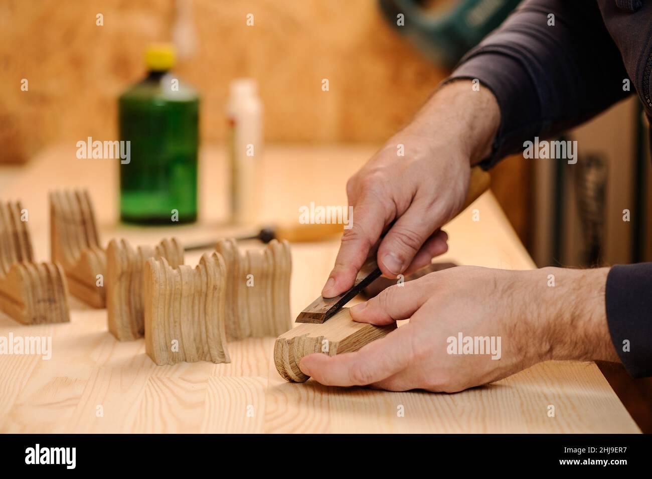 Carpenter hands cutting wood with chisel closeup Stock Photo - Alamy