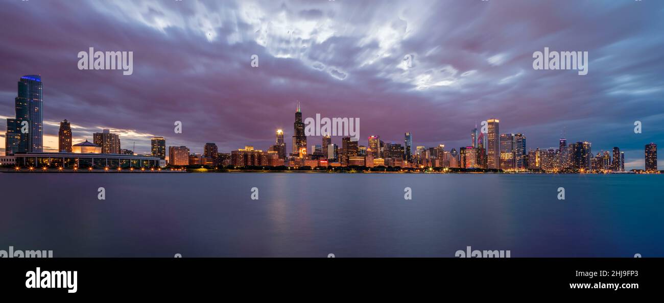 Chicago Illinois Skyline at Sunset Stock Photo - Alamy