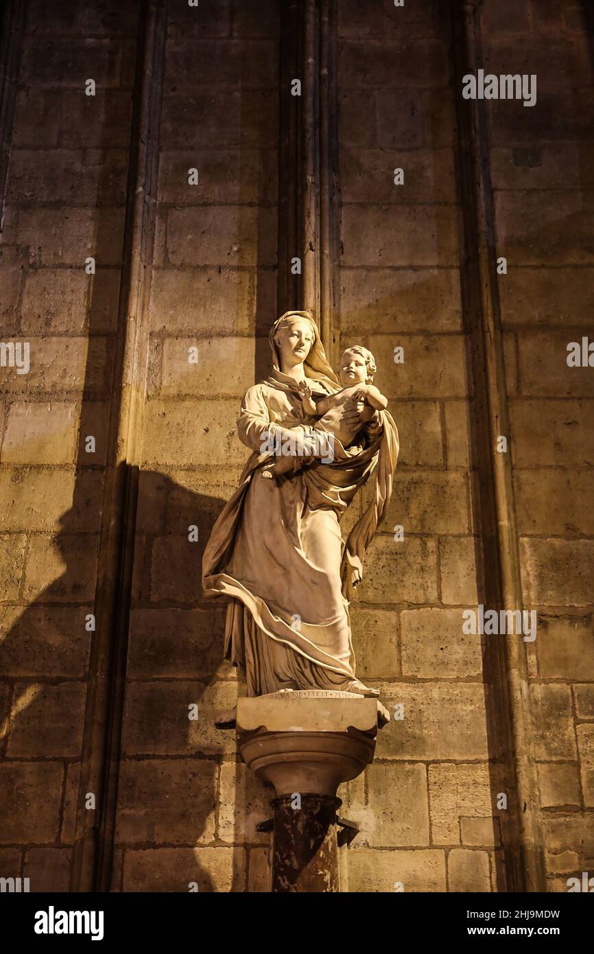Vertical shot of a Virgin Mary with baby Jesus sculpture near the Notre ...