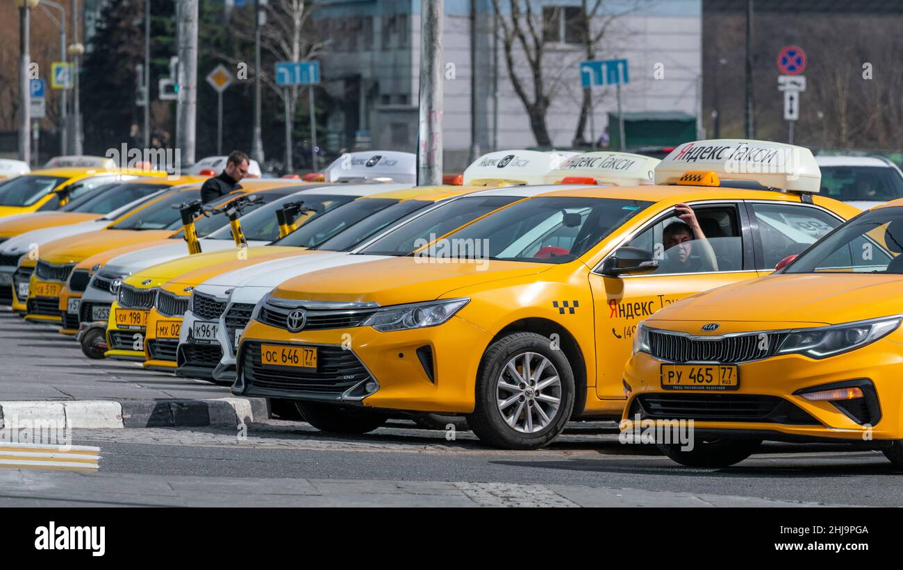 Taxi parking lot hi-res stock photography and images - Alamy