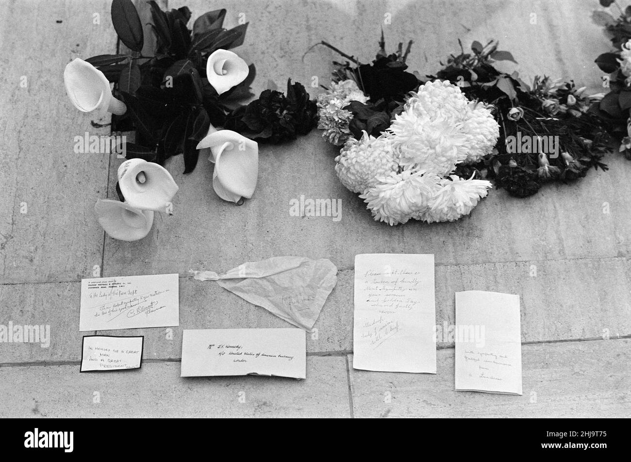 American Embassy, London, where a book of condolence has been opened for members of the public, in remembrance of assassinated American President Kennedy, Sunday 24th November 1963. Our Picture Shows ... flowers and tributes left at Embassy. Stock Photo