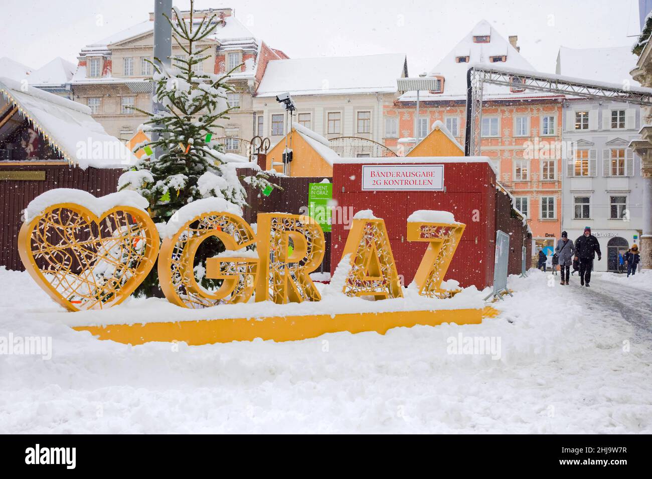 Graz, Austria-December 09, 2021: People walking through snow in Main square Hauptplatz, in the city center of Graz, Steiermark, Austria, in beautiful Stock Photo