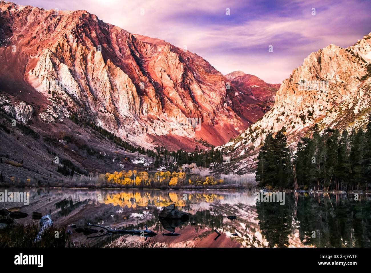 Sierra nevada mountain lake hi-res stock photography and images - Alamy