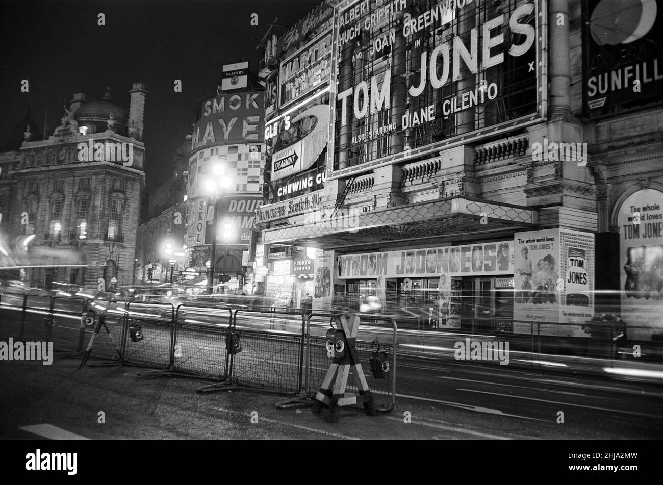 Scenes in London on day of funeral, President Kennedy, who was assassinated 3 days ago, Monday 25th November 1963. Our Picture Shows ... empty streets outside the London Pavilion Cinema, on the corner of Shaftesbury Avenue and Coventry Street on the north-east side of Piccadilly Circus in London. Stock Photo
