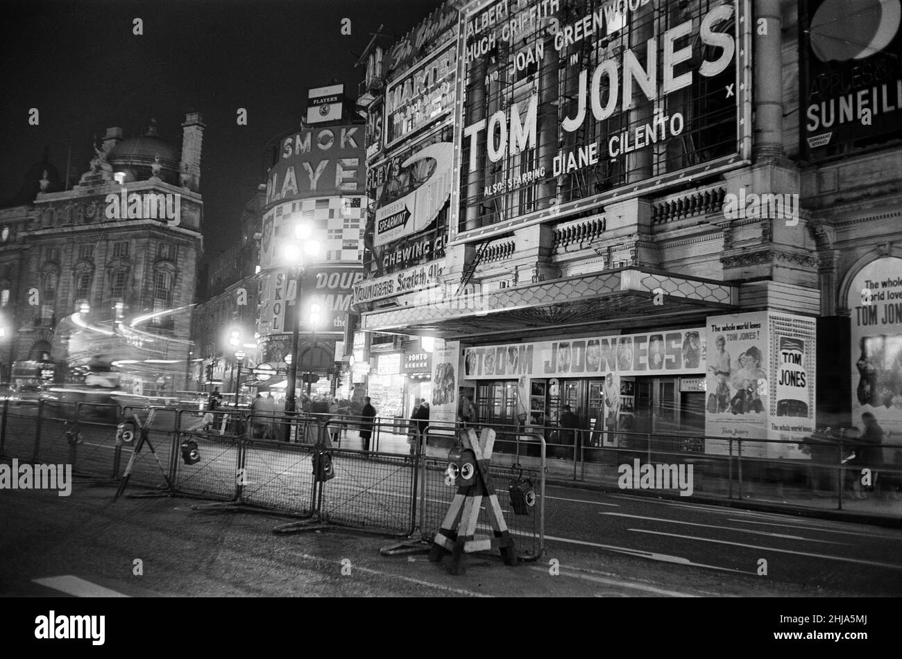 Scenes in London on day of funeral, President Kennedy, who was assassinated 3 days ago, Monday 25th November 1963. Our Picture Shows ... empty streets outside the London Pavilion Cinema, on the corner of Shaftesbury Avenue and Coventry Street on the north-east side of Piccadilly Circus in London. Stock Photo