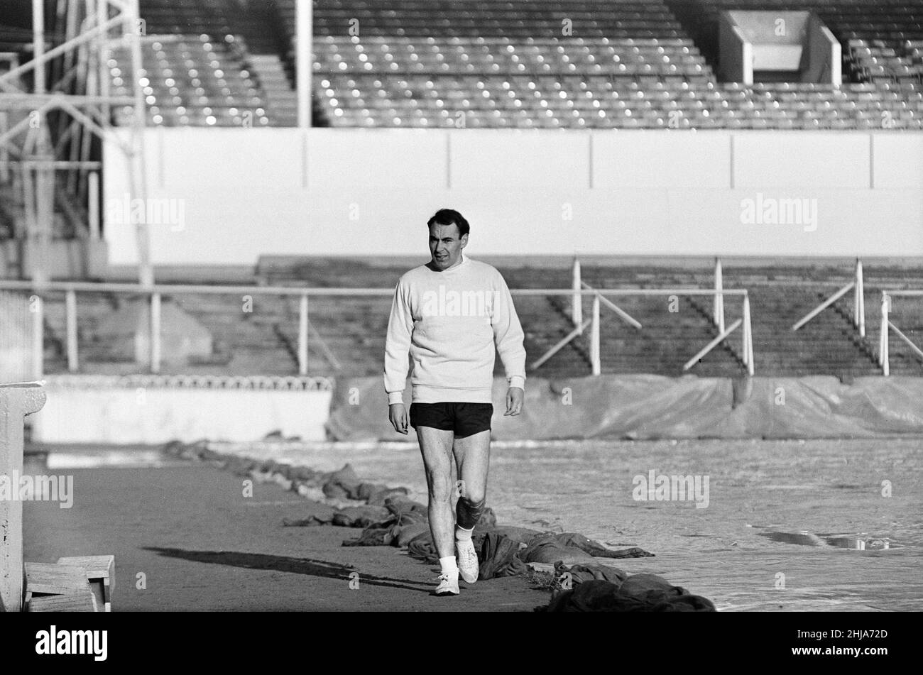 Alan Gilzean, Spurs new signing from Dundee, at a cost of 72,500 pounds, at White Hart Lane, to train ahead of match against Everton, when he will be making his debut, pictured Friday 18th December 1964. Our Picture Shows ... Alan Gilzean takes a walk around his new surroundings. Stock Photo