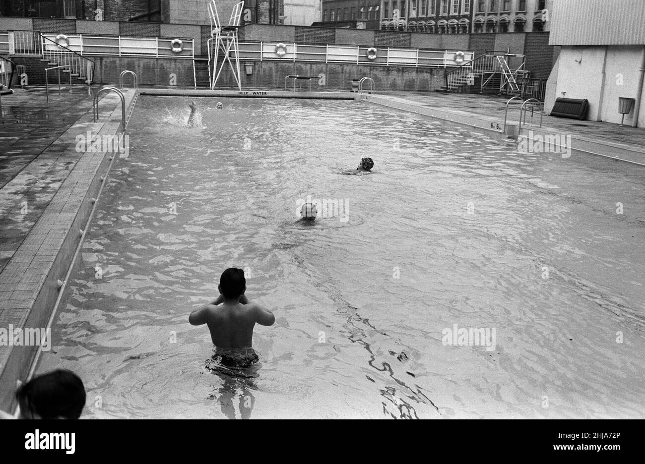 Oasis Swimming Pool London Hi res Stock Photography And Images Alamy oasis-swimming-pool-london-hi-res-stock-photography-and-images-alamy