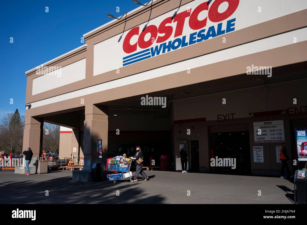 A shopper walks out of the Costco Wholesale store in Aloha, Oregon, with a full shopping cart on Tuesday, January 25, 2022. After years of low inflation... Stock Photo